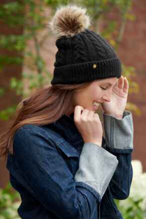 Cable Knit Contrast Pom Beanie Hat - Black/Neutral