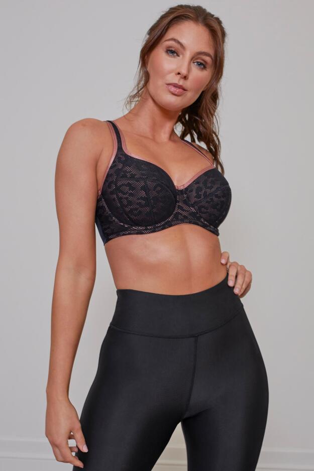 A bra so good, we made it in 3 colours 😍⁠ ⁠ Why we know you'll love the  Empower Sports Bra⁠ ⁠ 💖 A high scoop-neck provid
