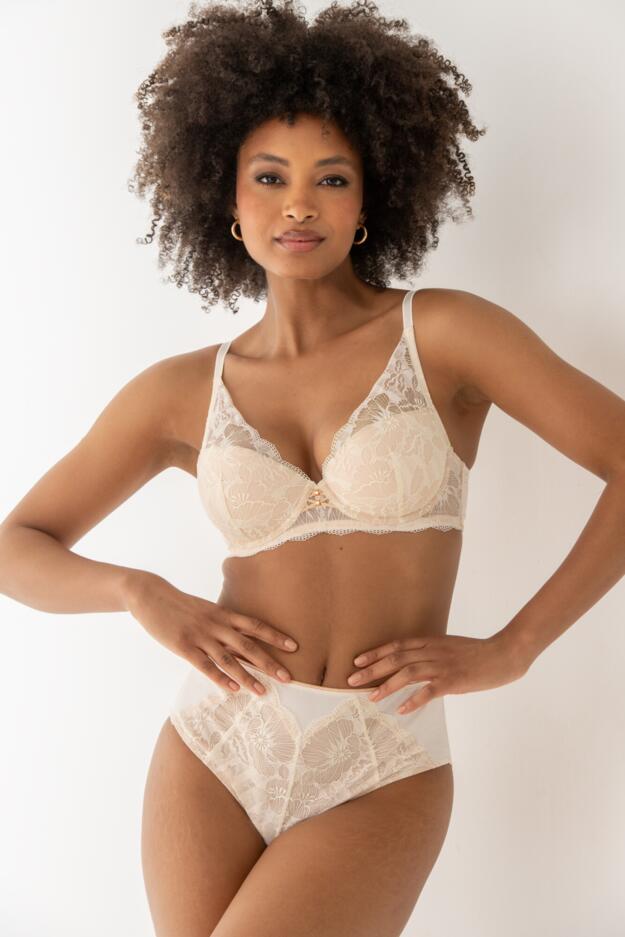 Atelier Lace High Apex Lightly Padded Underwired Bra