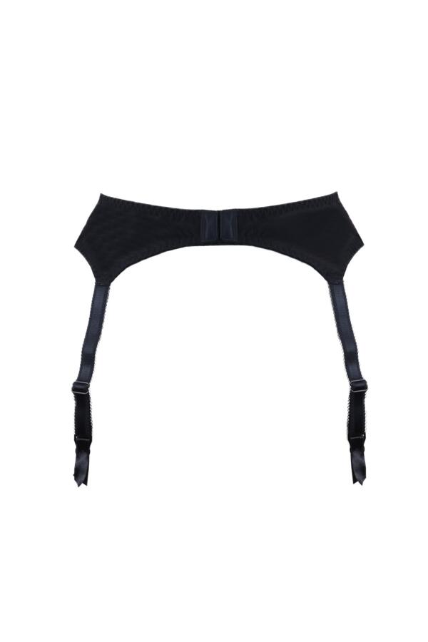 Amour Suspender